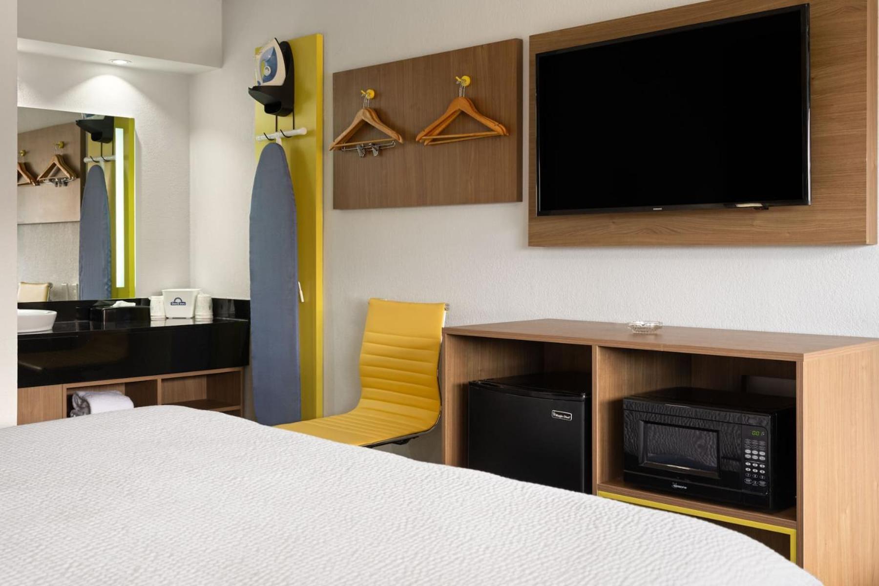 Days Inn By Wyndham Columbus Worthington Eksteriør billede