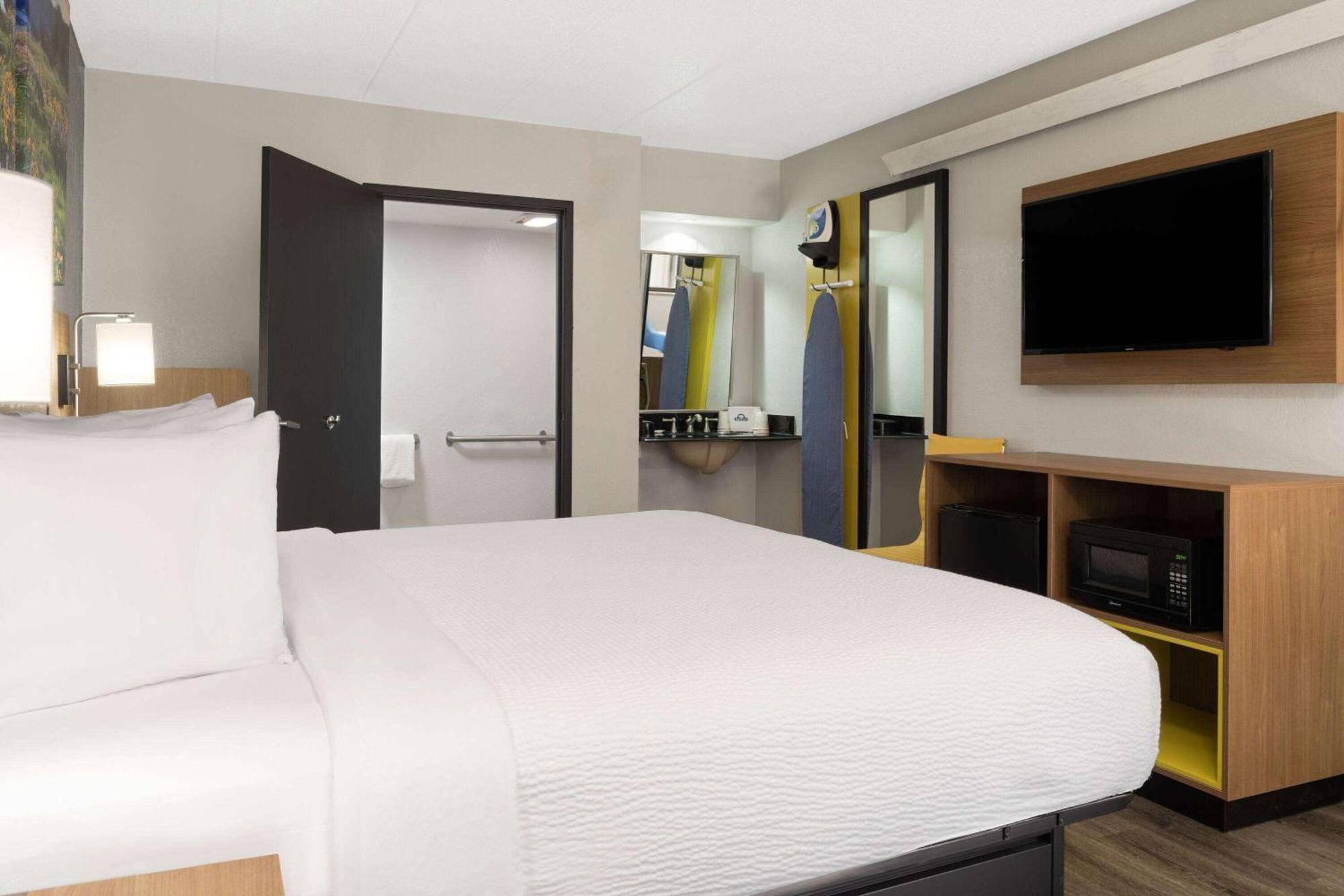 Days Inn By Wyndham Columbus Worthington Eksteriør billede