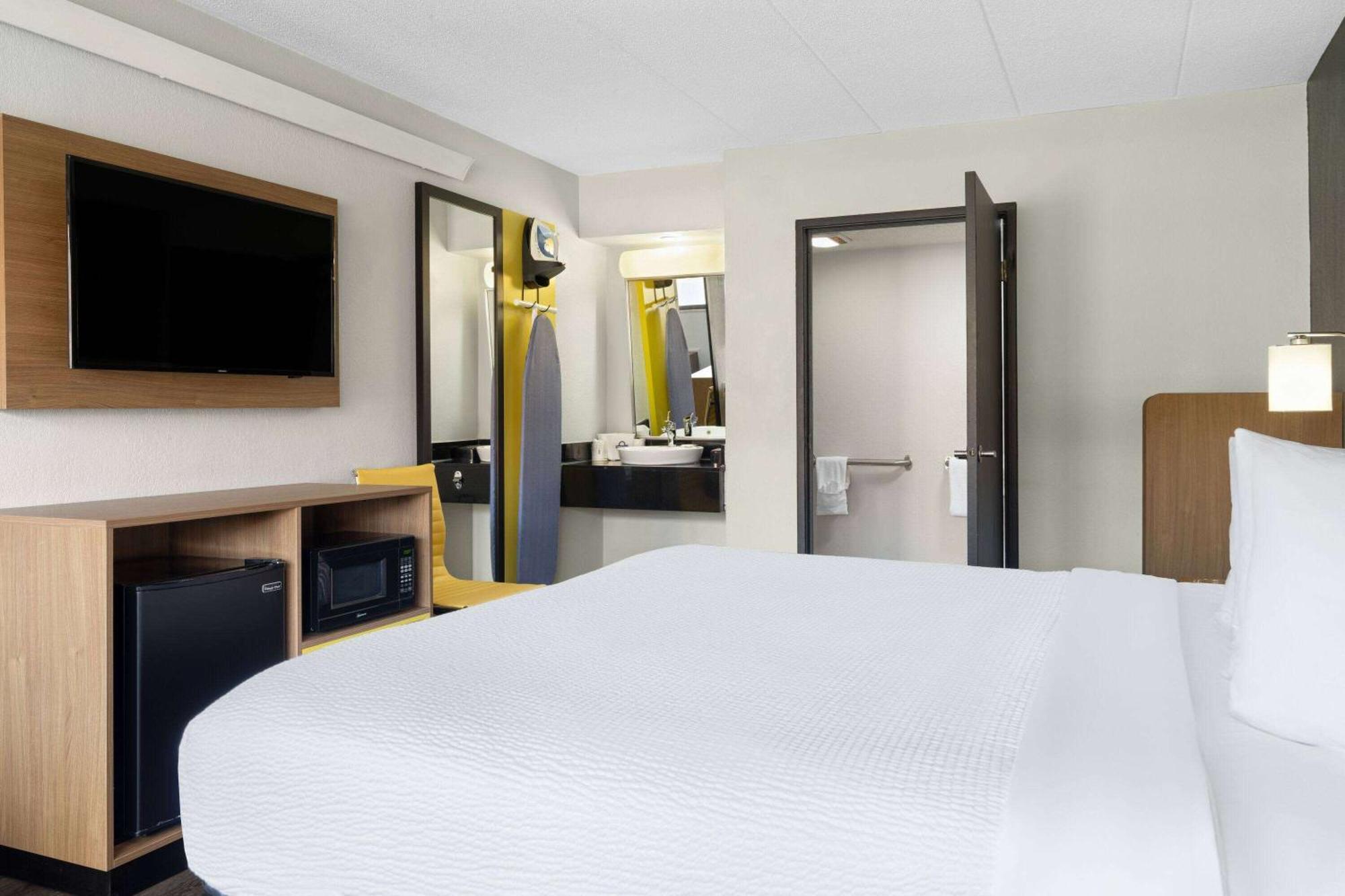 Days Inn By Wyndham Columbus Worthington Eksteriør billede