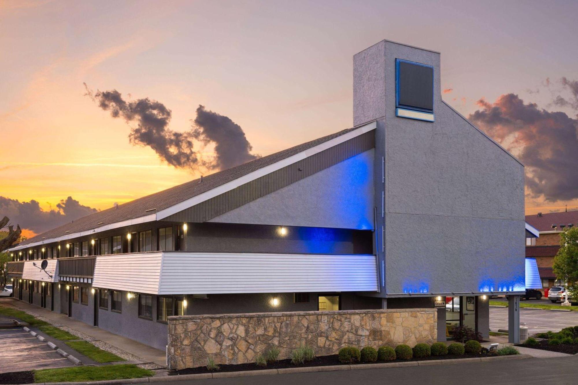 Days Inn By Wyndham Columbus Worthington Eksteriør billede